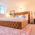 Elegant 5 Bed 4 Bath \'Vogue House\' Parisian Style Home