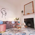 Elegant 5 Bed 4 Bath \'Vogue House\' Parisian Style Home