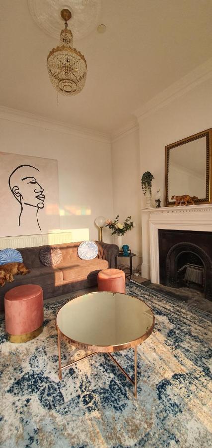 Elegant 5 Bed 4 Bath 'vogue House' Parisian Style *
