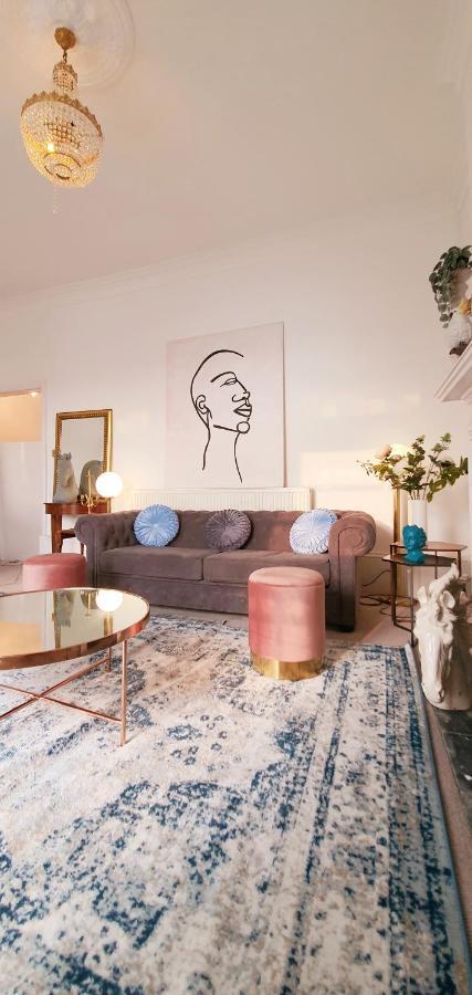 Elegant 5 Bed 4 Bath 'vogue House' Parisian Style Margate