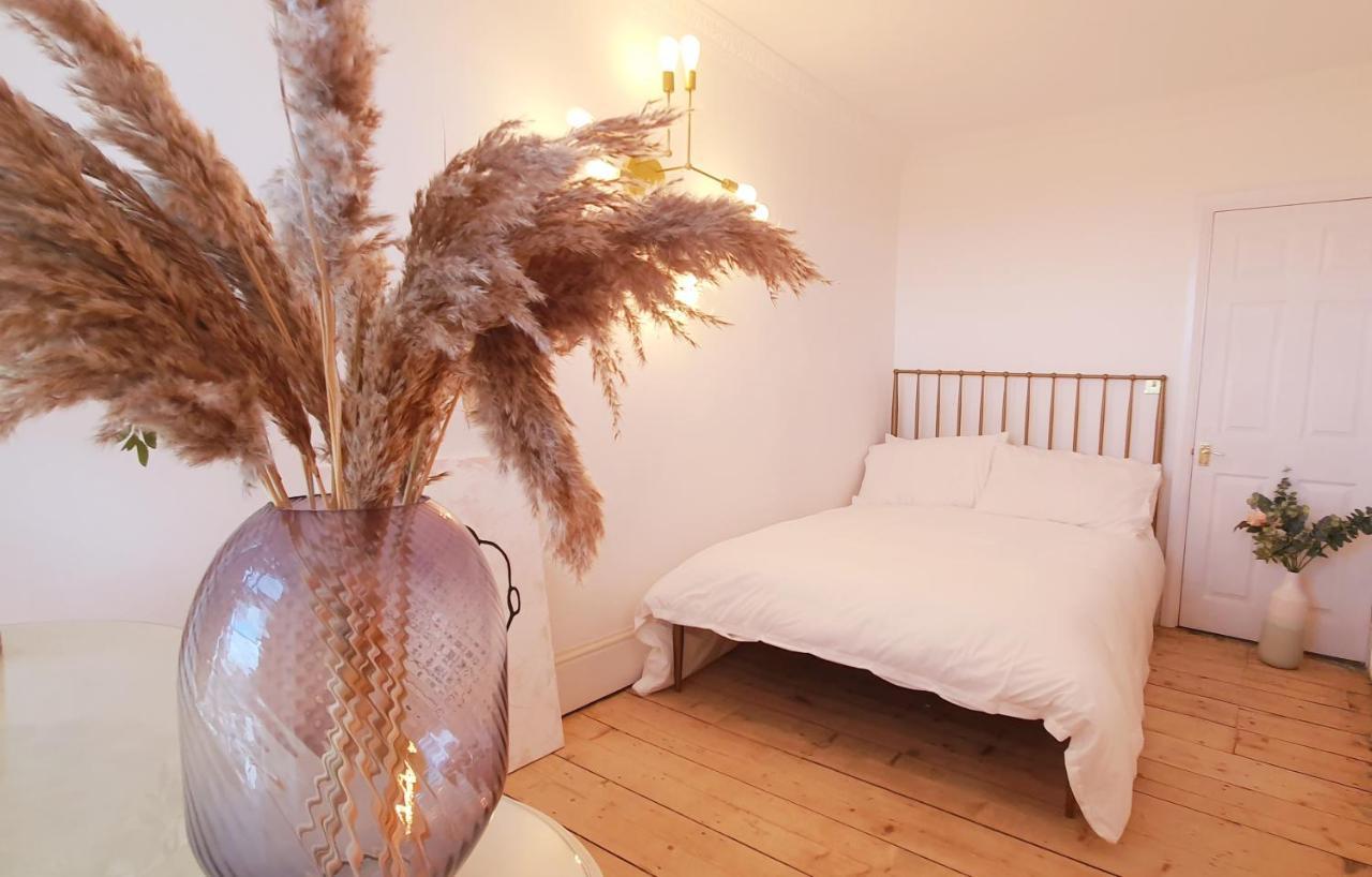 Elegant 5 Bed 4 Bath 'vogue House' Parisian Style