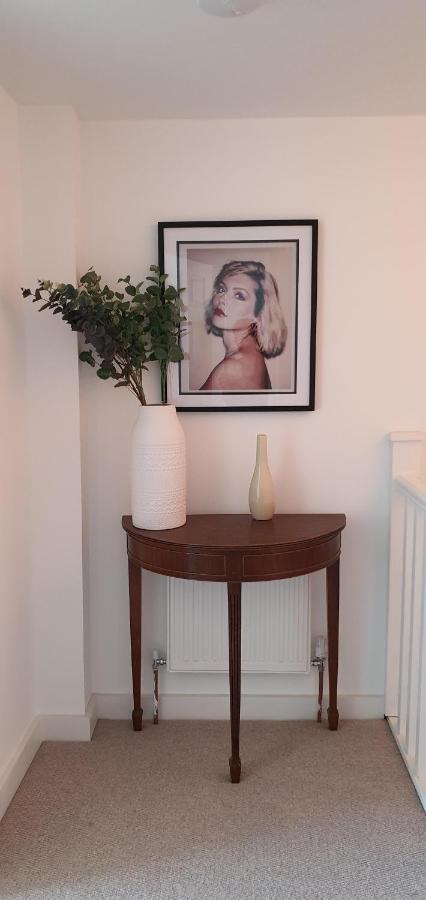 Elegant 5 Bed 4 Bath 'vogue House' Parisian Style Apartment Margate