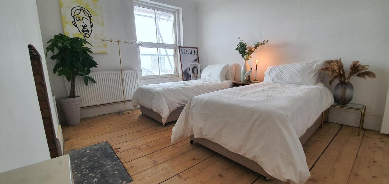 Elegant 5 Bed 4 Bath 'vogue House' Parisian Style Apartment