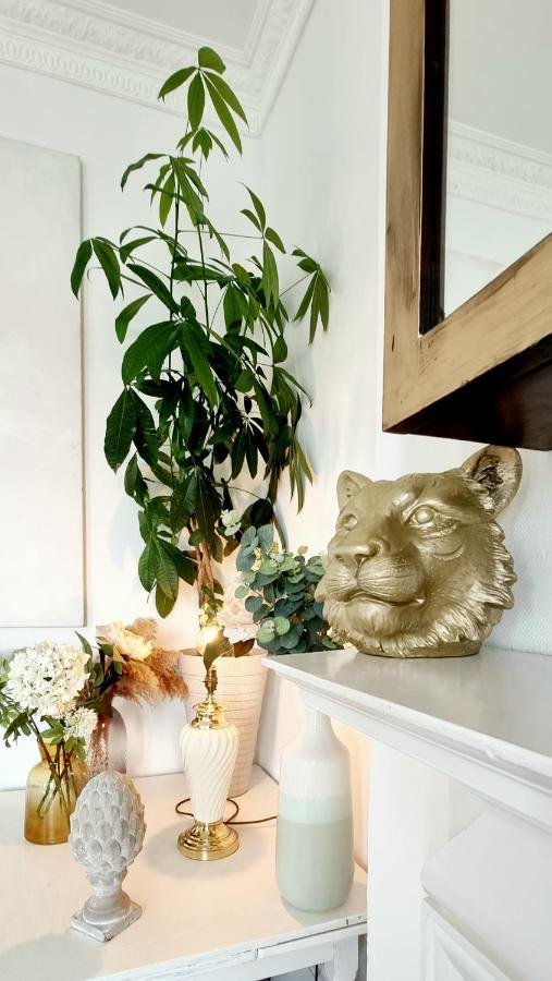 Elegant 5 Bed 4 Bath 'vogue House' Parisian Style Apartment *