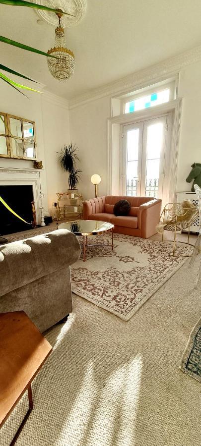 Elegant 5 Bed 4 Bath 'vogue House' Parisian Style *